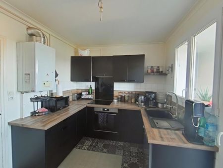 Location Appartement 4 pièces 73m² ROMANS SUR ISERE 26100 - Photo 3