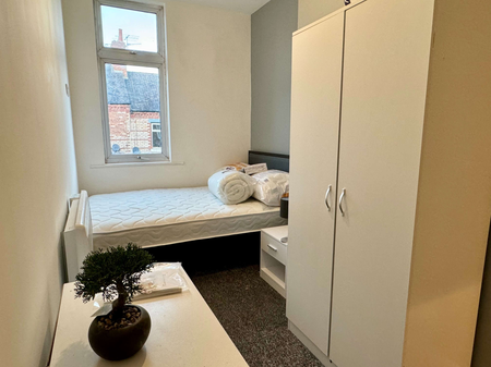 Corporation Road Room 1 - Photo 4