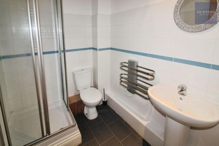 2 bedroom Flat To Let - Photo 2