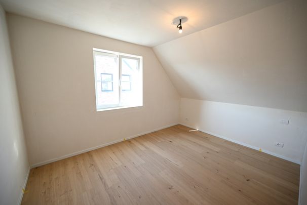 HALFOPEN NIEUWBOUWWONING met ZONNIGE TUIN, nabij het CENTRUM van Gistel - Photo 1