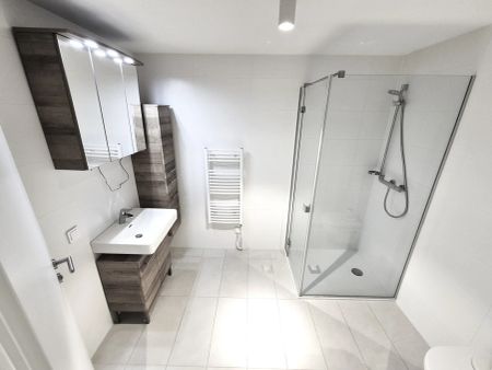 Attraktive 2 Zimmer Whg im MARINA TOWER ! Direkte U2 Anbindung und Fernblick ! Verfügbar ab 1. August ! - Photo 2