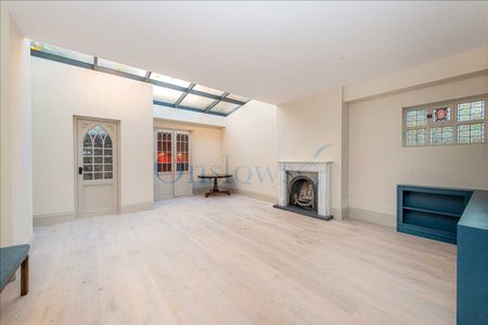 Courtyard, Chelsea - Photo 3