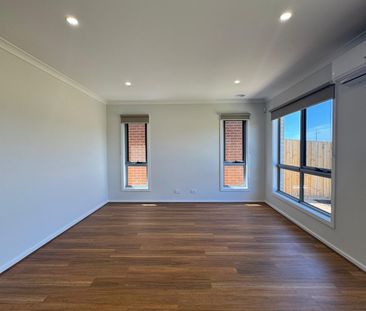 8 Buttercup Crescent, Armstrong Creek VIC 3217 - House For Rent | D... - Photo 1