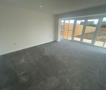 White Willows , Lutterworth Road, Arnesby, Leicester, LE8 5UT - Photo 6