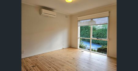 CENTRAL LOCATION AND BEAUTIFULLY PRESENTED - Photo 3