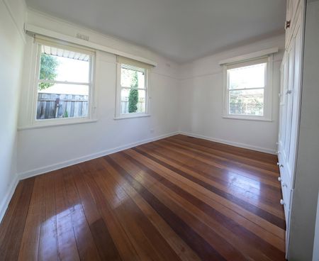 80 Oriel Road, Ivanhoe - Photo 2