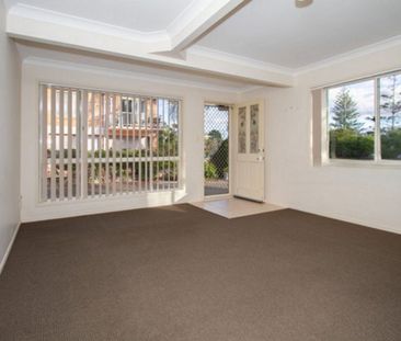 Beachside Townhouse - Located one street back from beach - Photo 2