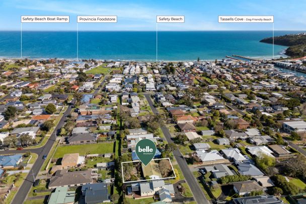 Coastal Charm – Walking distance to the Beach! - Photo 1