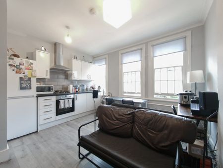 Two double Bedroom Flat – Station Road, Edgware, HA8 - Photo 5