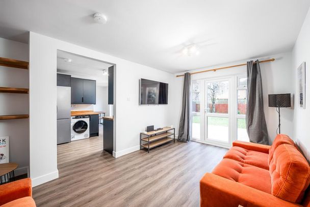 1 bedroom in a house share to rent - Photo 1