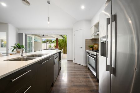 2 Hammock Place, Hope Island QLD 4212 - House For Rent | Domain - Photo 3