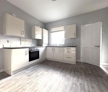 3 bedroom end of terrace house to rent - Photo 3