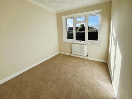 3 bedroom detached bungalow to rent - Photo 3