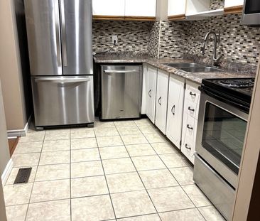 For Lease - 3025 Cedarglen Gate Unit# 63, Mississauga, Ontario - Photo 5