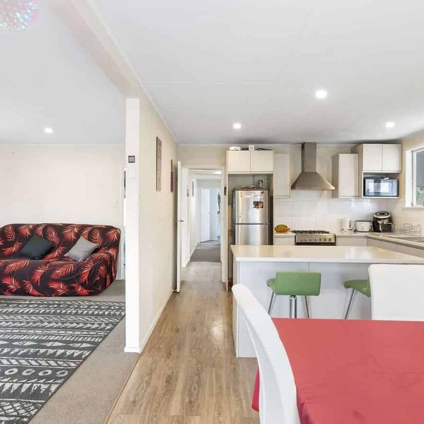 For Rent | Spacious 3-Bedroom Home + Extra Rooms | - Photo 1