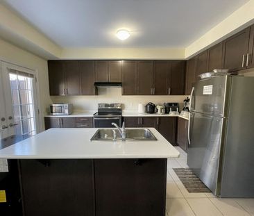 For Lease - 120 Ferris Square, Clarington, Ontario - Photo 3