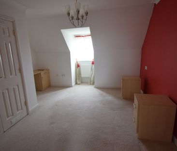 3 bedroom Town House - Epsom Close, Stevenage - Photo 3