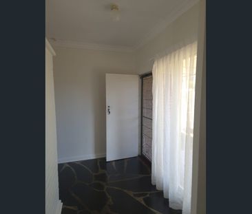 Beautiful 2 bedroom home - with Solar and battery backup - Photo 4