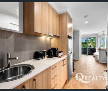 🏡Furnished Single Private Studio Apartment - Photo 4