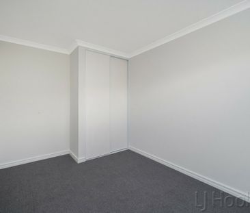 Modern Brand New Spacious Family Home - Photo 5