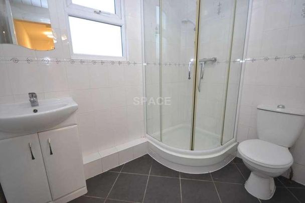 Grange Avenue, Reading, Berkshire, RG6 - Photo 1