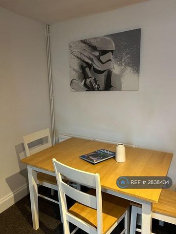 6 bedroom end of terrace house to rent - Photo 4