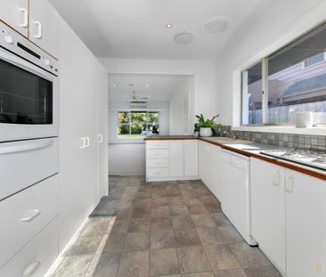 For Lease – Light-Filled Family Home in a Leafy Beaumaris Pocket - Photo 6