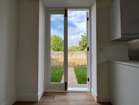 3 bedroom end of terrace house to rent - Photo 2