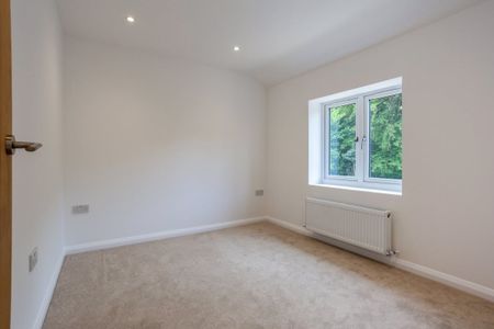 4 bedroom detached house to rent - Photo 3