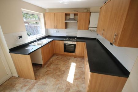 2 bedroom semi-detached house to rent - Photo 4