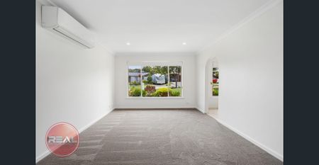 Ideal Entertainer's Family Home! - Photo 2