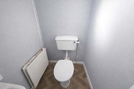 Ordnance Road, Enfield EN3, London - Photo 4