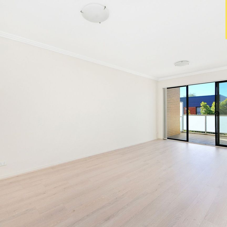 Renovated 2bed in a convenient location - Photo 1