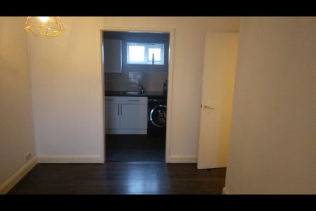 1 Bed Flat, London, SE22 - Photo 5