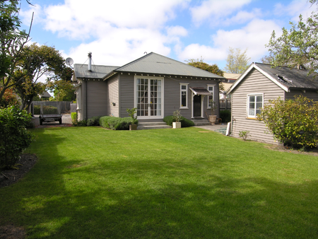 Character House in Merivale - Photo 2