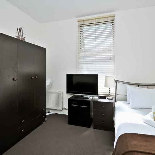 Room 11 (Ensuite) - Photo 1