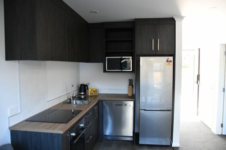 These nearly new studio units are perfect for those who want tastefully furnished accommodation close to the university and within walking distance to shops. - Photo 4