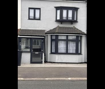 Room in a Shared House, Quebec Road, IG2 - Photo 4