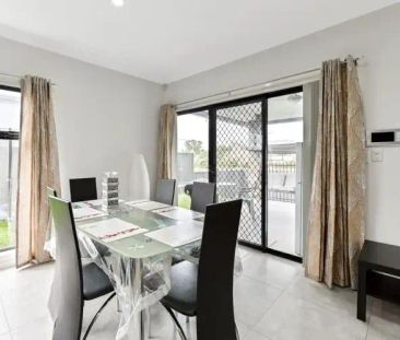 “Stylish Four Bedroom Home” - Photo 6