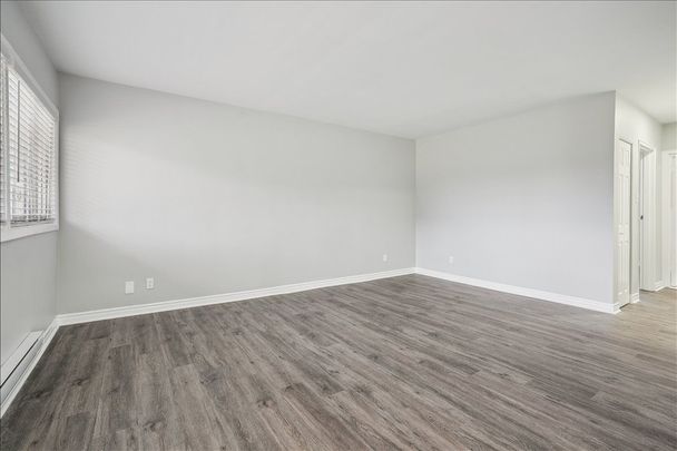 For Lease - 2354 Queensway Drive Unit# 2, Burlington, Ontario - Photo 1