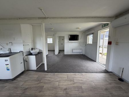 Downstairs Flat - Close to Beach - Photo 4