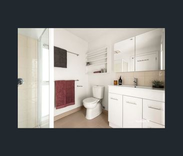 BEAUTIFUL HOME LOCATED IN BUNDOORA - Photo 6