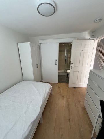 5 Bed Semi-Detached House, Alderman Close, NG9 - Photo 4