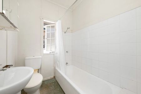 CHARMING EAST BRISBANE GEM JUST MINUTES FROM THE CBD - Photo 3