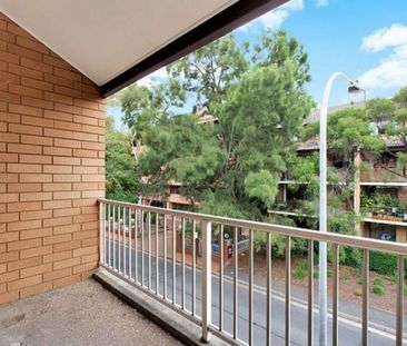 Spacious Split Level Apartment in the Heart of Ultimo - Photo 5