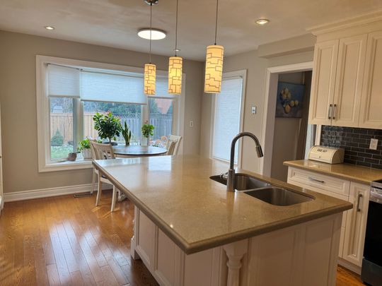 For Lease - 1516 Stoneybrook Trail, Oakville, Ontario - Photo 1