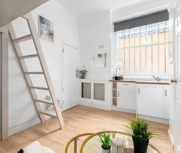 Studio Flat, Castletown Road, W14 - Photo 4