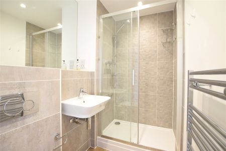 2 bedroom Flat in Kennet House, Reading - Photo 5