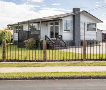 Spacious 4 Bedroom Family Home in Quiet Cul-de-Sac - Photo 3