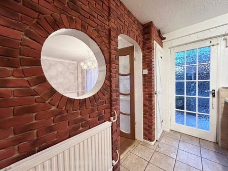 KINGSWOOD, BASILDON - Photo 4